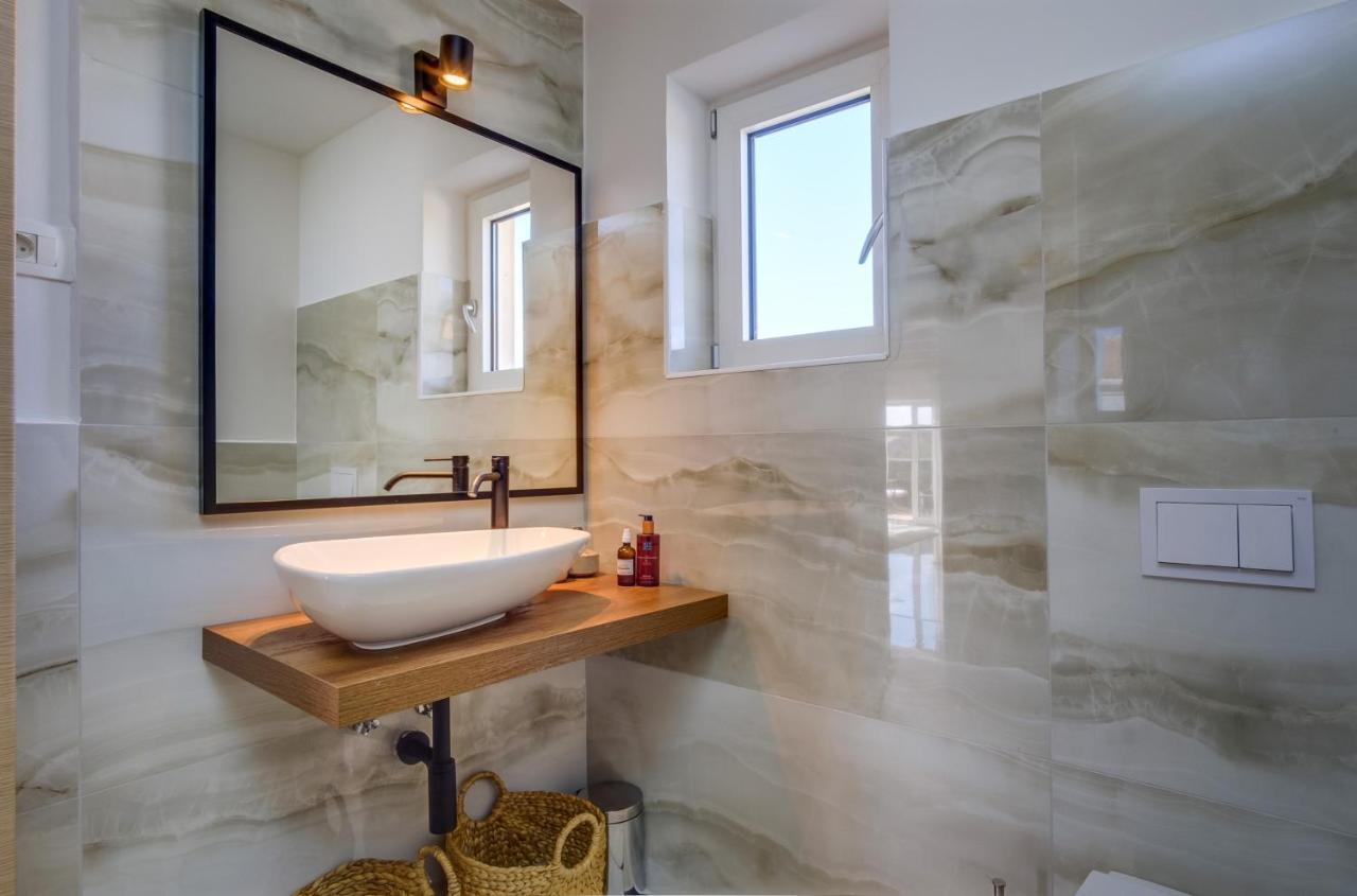 נזרין Lucica 360 Sea View Suite מראה חיצוני תמונה